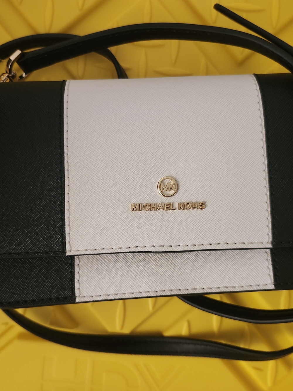 Michael Kors Jet Set Charm Phone Crossbody - Leather - Picture 1 of 5